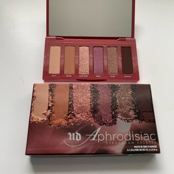 NWT Urban Decay Aphrodisiac Eyeshadow Palette - Picture 2 of 3